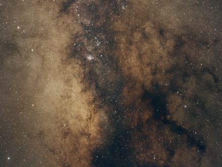 Una Via Làctia amb una càmera Canon 6D sense telescopi o sense montura robotitzada ni tracker